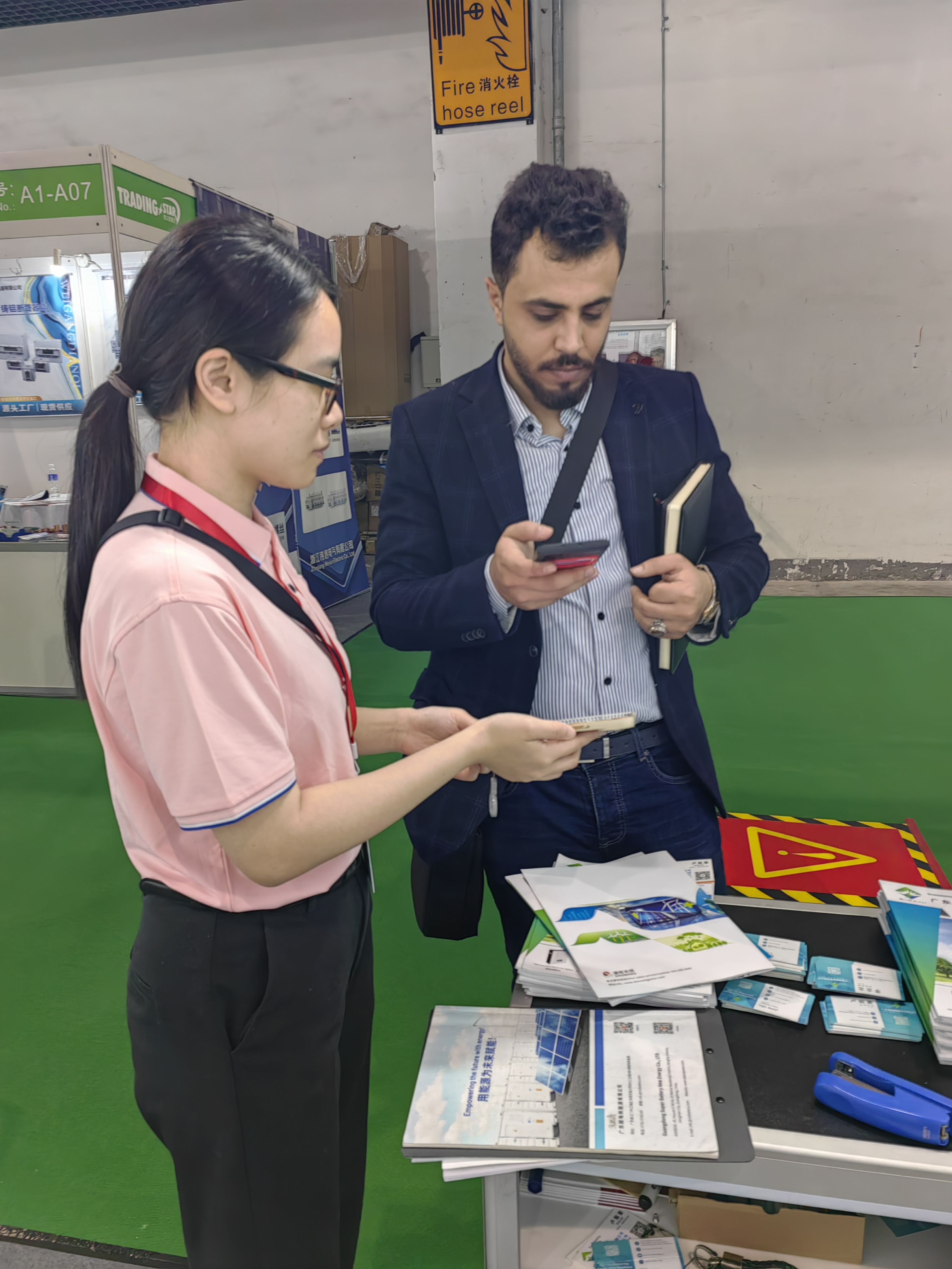 Yiwu Consumer Electronics and Electrical Appliances Expo and Solar PV and Energy Storage Products Ex Yiwu Consumer Electronics and Electrical Appliances Expo e Solar PV e produtos de armazenamento de energia Ex