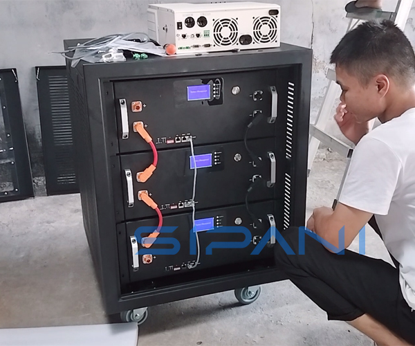 Fabricante de bateria Ess oferece suporte aos clientes para instalar sistemas de iluminação de armazenamento de energia de 30kwh