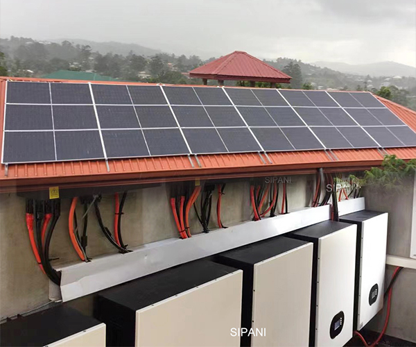 Sistema solar de 30KW - alimentando Camarões com baterias de montagem em parede de 25kwh e inversores de 33kw