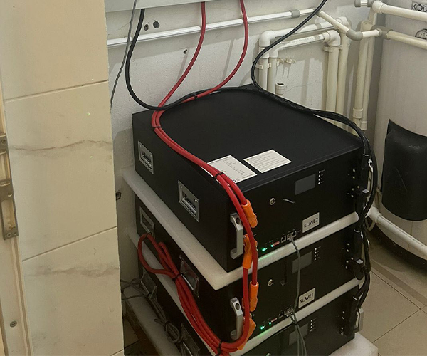 Bateria montada em rack de 30KWH com inversor Voltronic de 12kw
