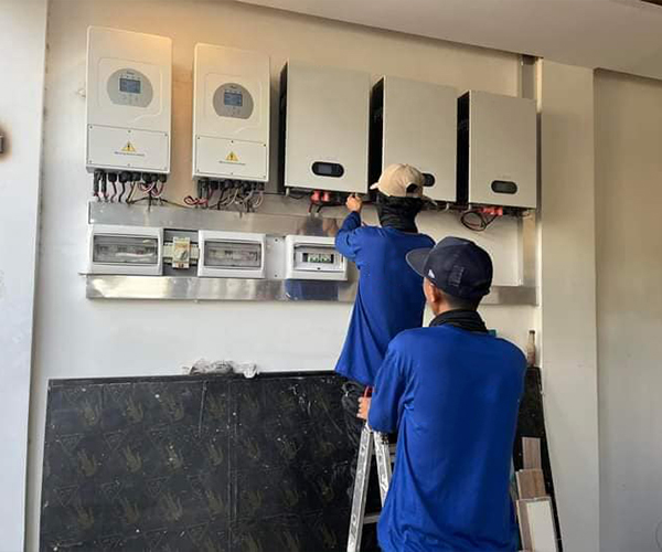 BATERIA MONTADA NA PAREDE DE 15 KWH para PROJETO SOLAR